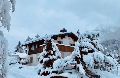 Lenz Apartment | Schmuckstück mit Sonnenterasse, Direkteinstieg auf Langlauf-loipe und Biketrails