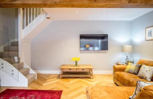 Hepworth House | School Cottage