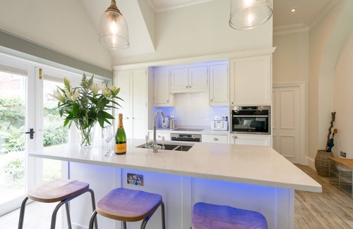 Shrewsbury House | School House – Victorian elegance by the river with parking | Pass the Keys