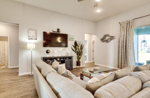Burnt Store House | Screened-In Patio and Grill Cape Coral Retreat