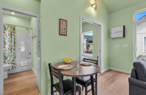 Redmond House | Scrubjay Suite - Meredith Lodging