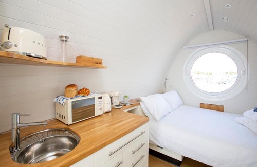 Emsworth Hotel | Sea Breeze Ark 900