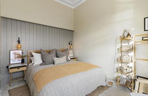 Teignmouth House | Sea Breeze, Luxury Views Seafront Stylish Home