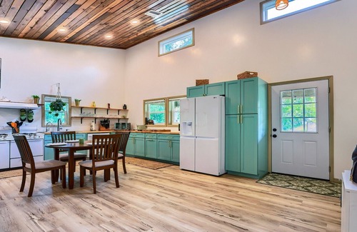 Crystal River House | Sea Cow Retreat - Near Springs + Porch, Covered Deck & Fire Pit