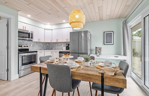 Siesta Key Village House | Sea Dream - Pet Friendly, Located in Siesta Key Village, Steps to Siesta Key Beach!