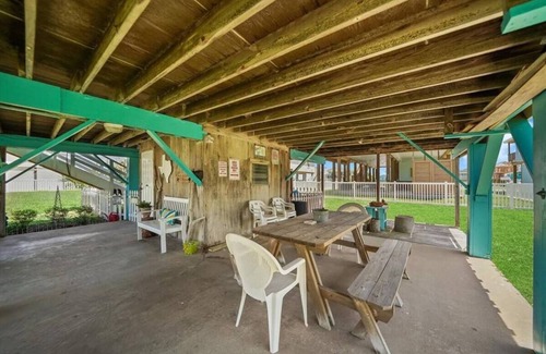 Galveston Cottage | Sea Esta - Coastal Cottage! Close to the Water!