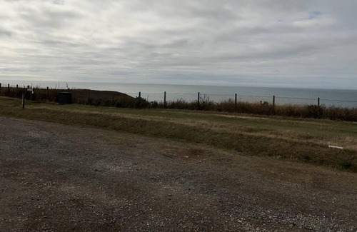 Peacehaven House | Sea Facing 2BD Terraced Home - Peacehaven