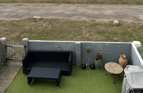 Peacehaven House | Sea Facing 2BD Terraced Home - Peacehaven