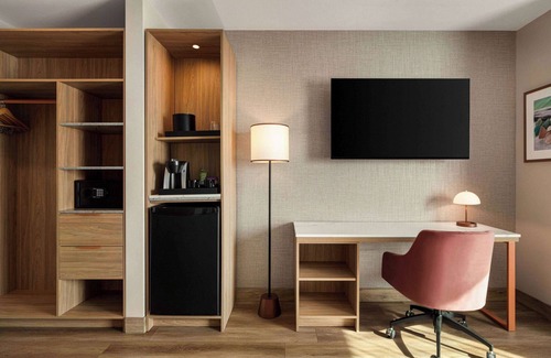 East Fort Lauderdale Hotel | Sea Glass Beach Place, Trademark Collection by Wyndham