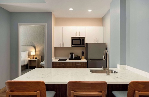 East Fort Lauderdale Hotel | Sea Glass Beach Place, Trademark Collection by Wyndham