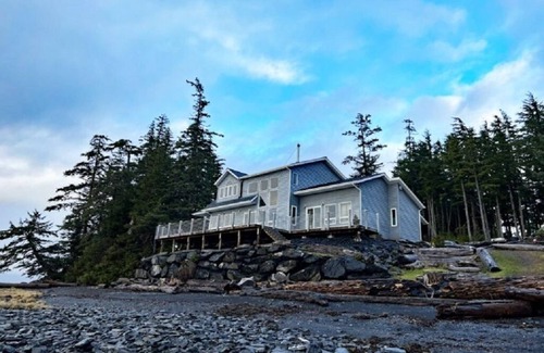 Ketchikan Apartment | Sea Glass Getaway Located Near the Marina will Sleep 4 People