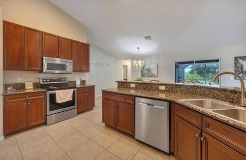 Port Charlotte House | Sea La Vie "Boujee" Upscale Style 4 BDR Pool House Near Gulf Beaches and Golfing