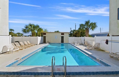 Holiday Beach Condo | Sea La Vie – Walk to Shore + Pool Access