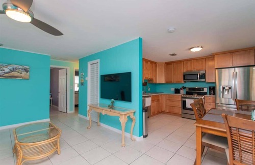 Marathon House | Sea La Vie | Waterfront Half Duplex w dockage