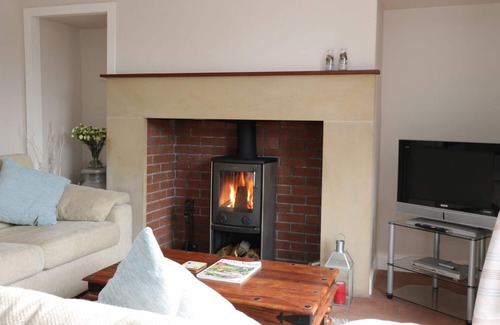 Berwick-upon-Tweed Cottage | SEA LILY, pet friendly, country holiday cottage in Holy Island