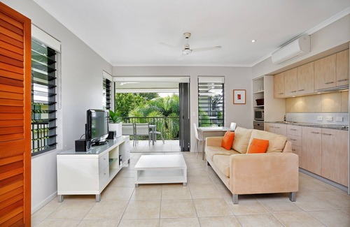 Trinity Beach Apartment | Sea Point On Trinity Beach