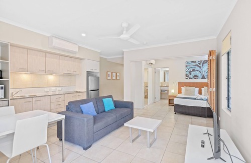Trinity Beach Apartment | Sea Point On Trinity Beach