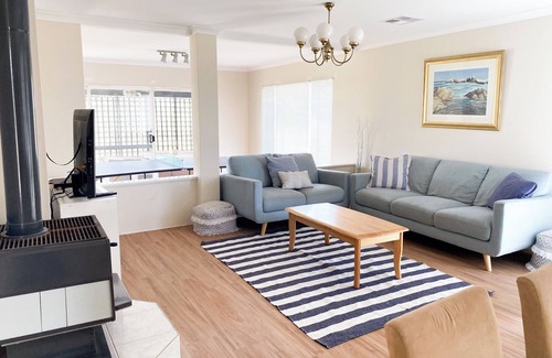 Lancelin House | Sea-renity Now -Welcome to your home away from home!
