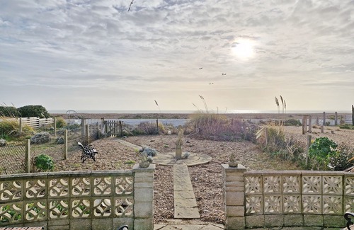South Hayling Cottage | Sea Scene's , Hayling Island - a flat that sleeps 4 guests in 2 bedrooms