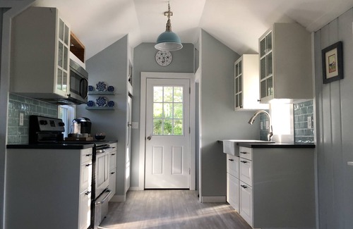 Dennis Port Cottage | Sea Shell Cottage - central air - walk to Swan Pond. Pet friendly