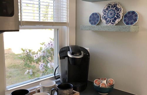 Dennis Port Cottage | Sea Shell Cottage - central air - walk to Swan Pond. Pet friendly