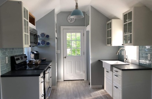 Dennis Port Cottage | Sea Shell Cottage - central air - walk to Swan Pond. Pet friendly