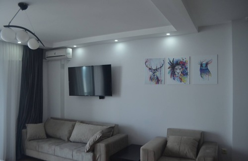 New Boulevard Condo | Sea to sky apartment with a great view