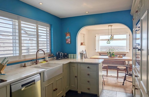 Pagham Cottage | Sea Urchin - Pagham - Sea Front - sleeps 8 guests in 2 bedrooms