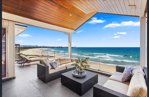 Shellharbour House | Sea View - Absolute Beachfront Shellharbour