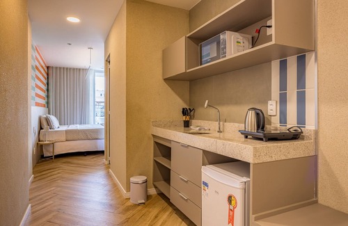 Leme Apartment | Sea View and Balcony with Bathtub | Q4
