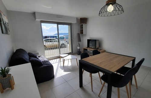Binic Apartment | Sea view apartment at the foot of the port and beaches