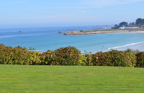Trevou-Treguignec Cottage | SEA VIEW GITE, swimming pool, sauna, fitness week rental