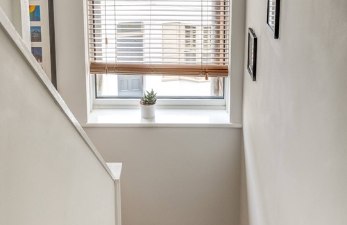 Brighton City Centre Apartment | Sea view, pet friendly central Laines location, 1 minute from station