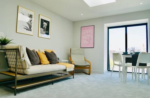 Canford Cliffs Apartment | ❤️❤️❤️❤️❤️Sea View, Walk 2 BEACH, Parking, Netflix