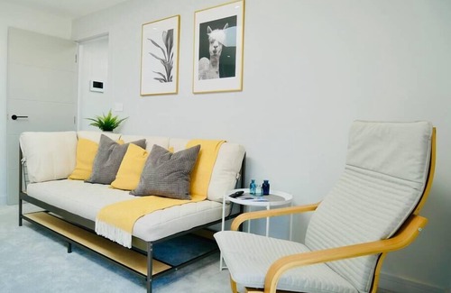 Canford Cliffs Apartment | ❤️❤️❤️❤️❤️Sea View, Walk 2 BEACH, Parking, Netflix