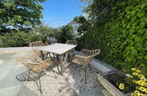 Crantock House | Sea Views, Crantock, Sleeps 4, Private Lane.