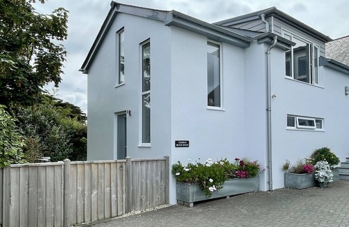 Crantock House | Sea Views, Crantock, Sleeps 4, Private Lane.