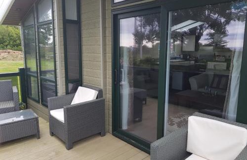 Prestonpans House | Sea views, fabulous modern lodge