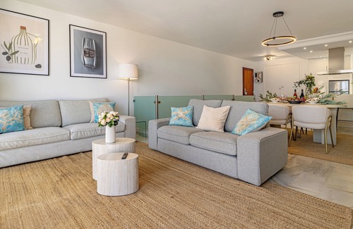 Puerto Banus Apartment | SEA VIEWS + WITHIN WALKING DISTANCE OF ALL THE ACTION IN LUXURIOUS PUERTO BANUS