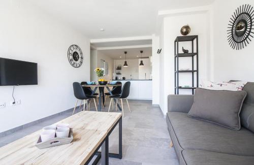 La Trinidad Apartment | Sea & Wave Bailen Great Views Apartment