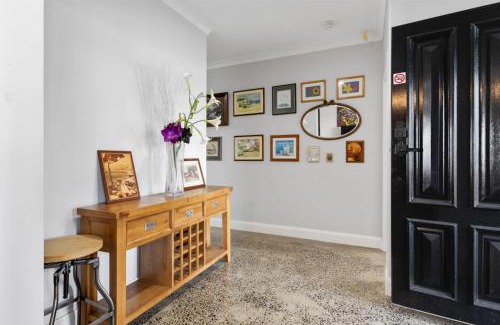 Hayborough House | Sea Whispers family and dog friendly