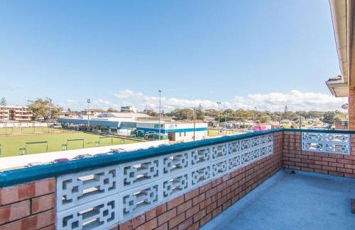 Tuncurry Apartment | Seabreeze 4 opposite the bowling club Tuncurry