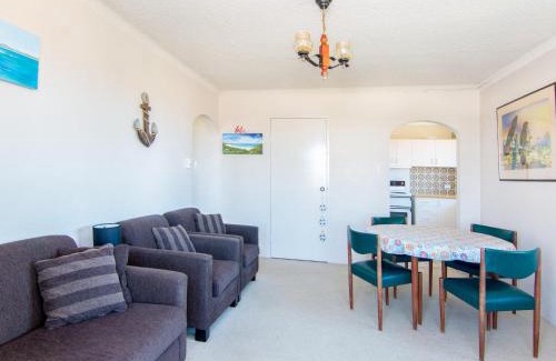 Tuncurry Apartment | Seabreeze 4 opposite the bowling club Tuncurry