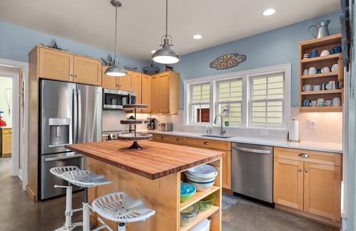 Seabrook House | Seabrook's Sea Glass Tumbler: Dog Friendly