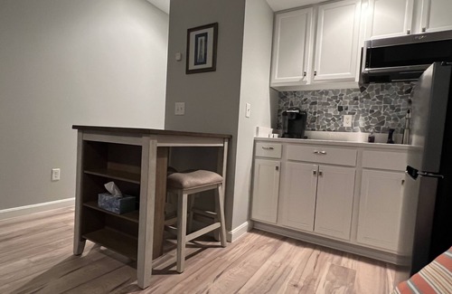 Seabrook Apartment | Seabrook Studio I - Walk to the beach!