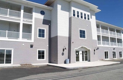 Seabrook Apartment | Seabrook Studio I - Walk to the beach!