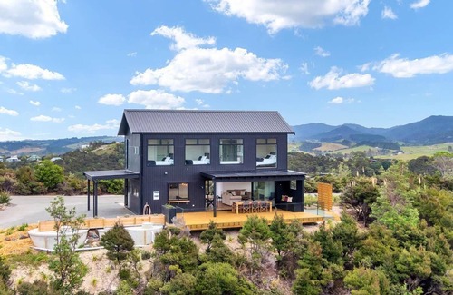 Mangawhai Heads House | Seacoast Sanctuary - Stunning holiday home with great views in premium location