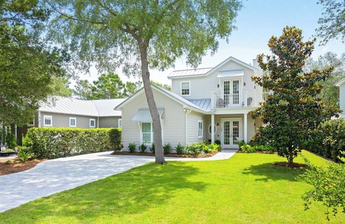 White's Gulfview House | Seacrest Pearl Coastal Retreat – Peaceful Getaway | Private Pool, Golf Cart & Steps to Beach