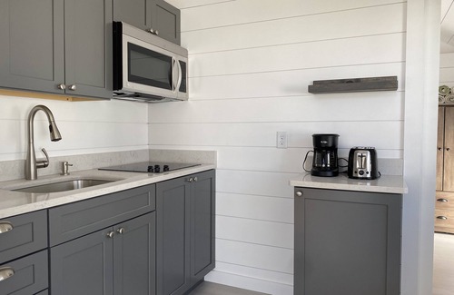 Rye Condo | Seafarer Cottage with Ocean View & salt water pool!