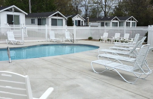 Rye Condo | Seafarer Cottage with Ocean View & salt water pool!